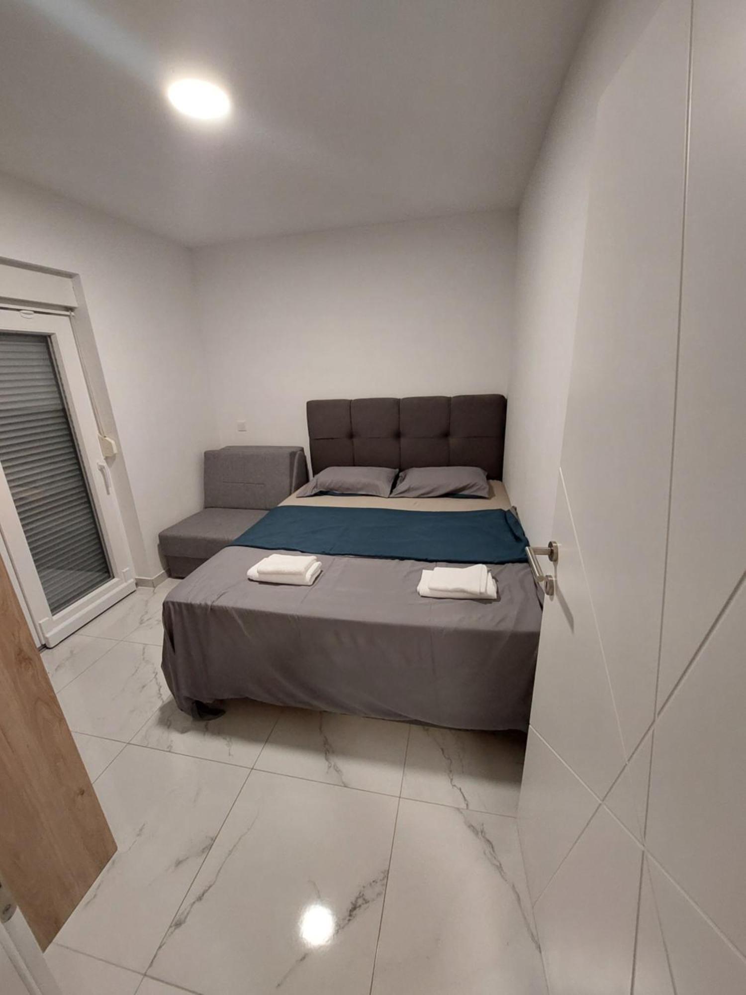 Apartmani Anastasia With Pool, Novalja Exterior foto