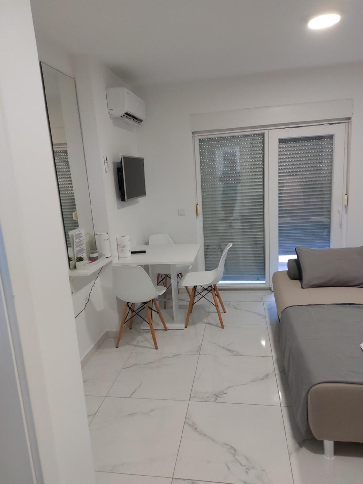 Apartmani Anastasia With Pool, Novalja Exterior foto