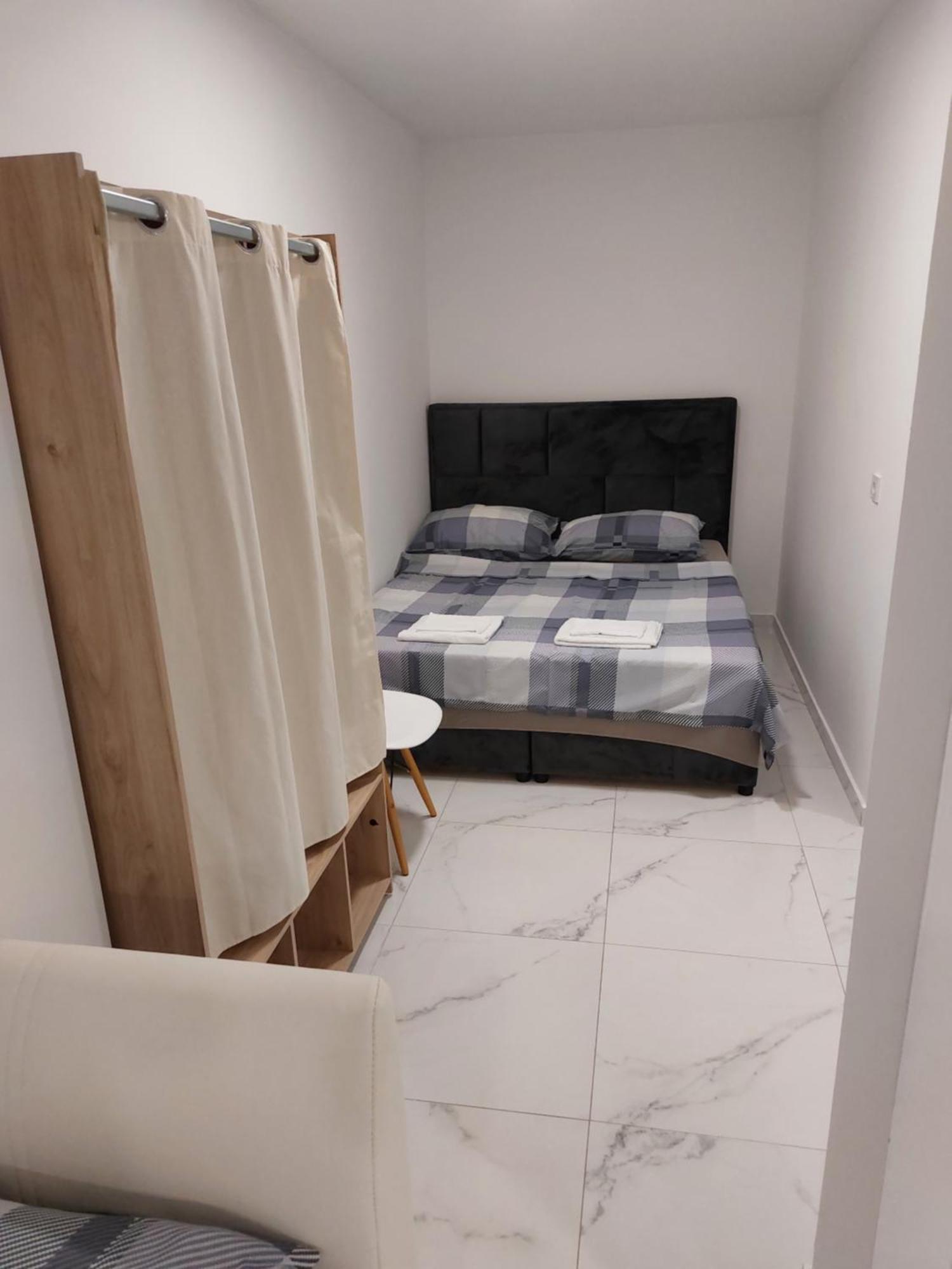 Apartmani Anastasia With Pool, Novalja Exterior foto
